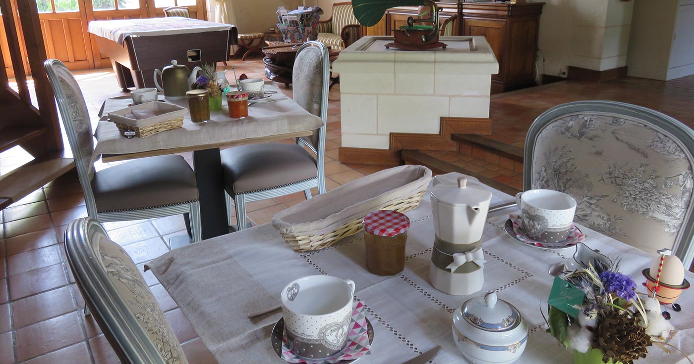 Petit déjeuner chambres hôtes Beaufort en anjou